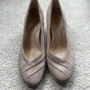 Aerosoles Confidential Pumps